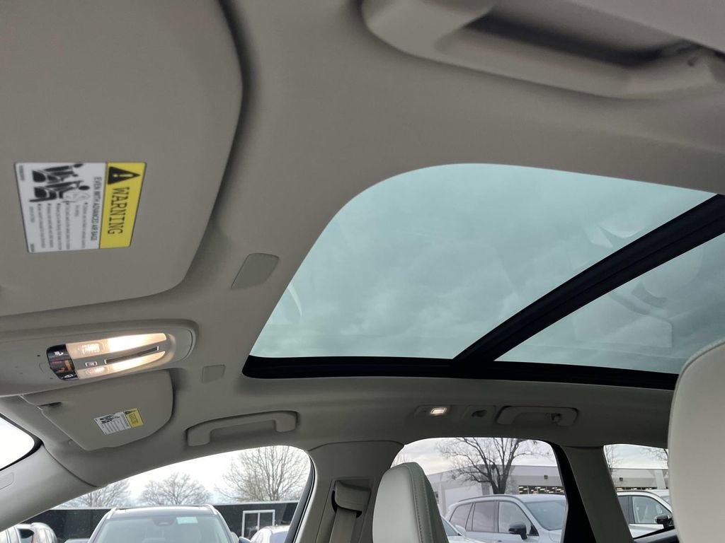 New 2026 Volvo XC60 B5 Ultra w/ Climate Package image 25