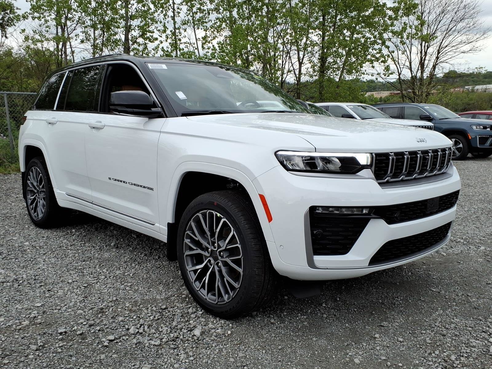 New 2026 Jeep Grand Cherokee Summit AWD/4WD image 2