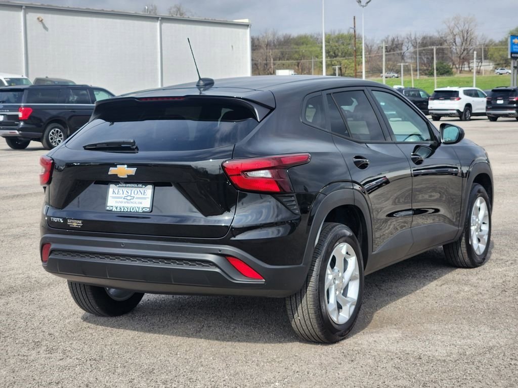 Used 2026 Chevrolet Trax LS w/ LS Convenience Package image 5