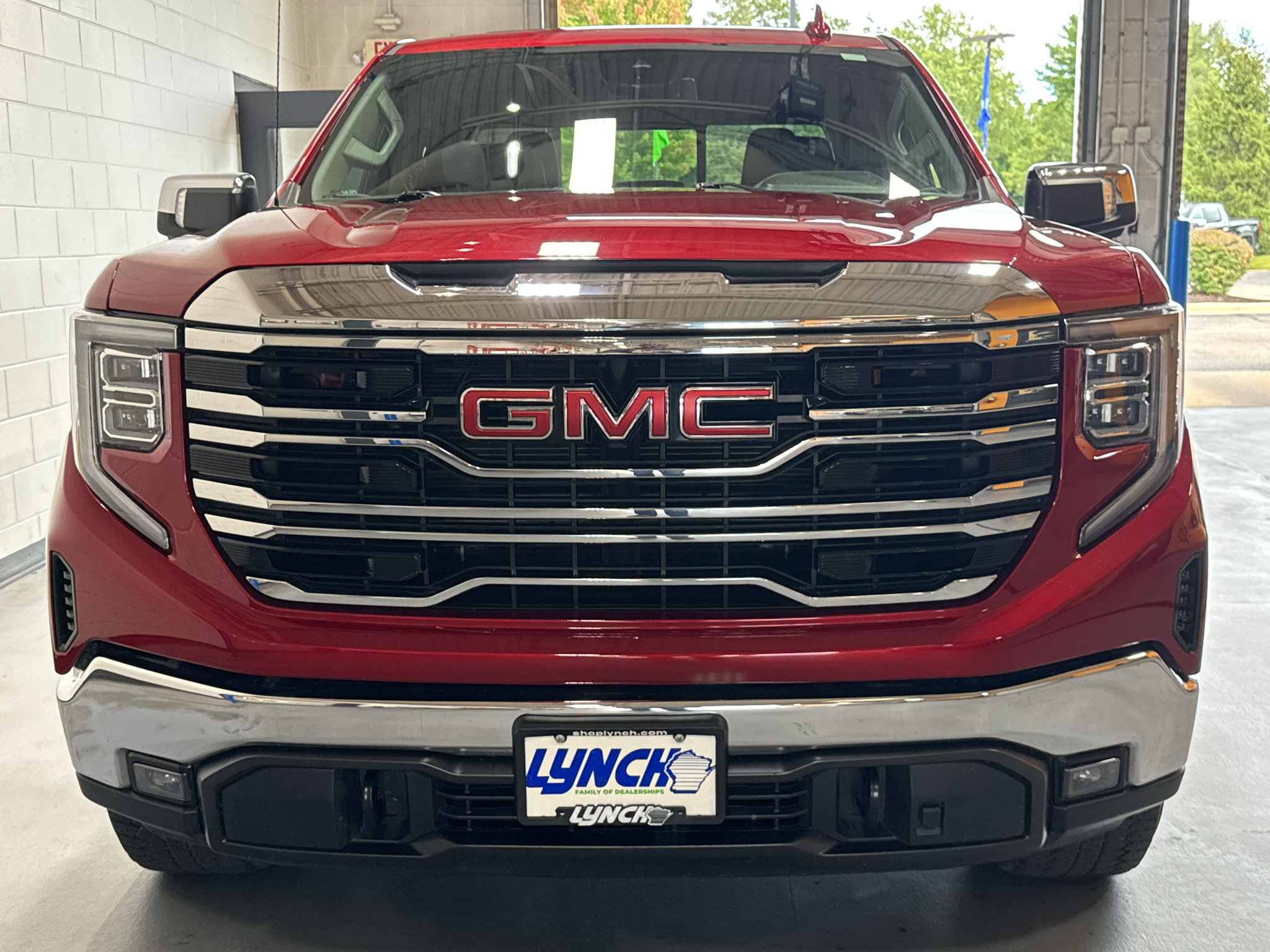 Used 2025 GMC Sierra 1500 SLT w/ SLT Premium Package AWD/4WD image 8