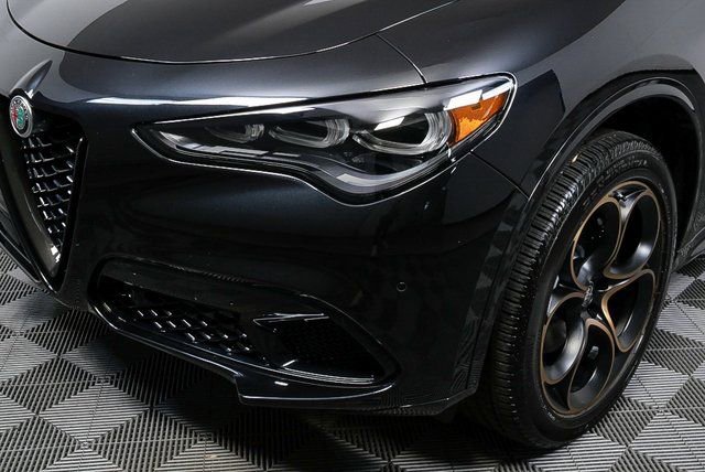 New 2025 Alfa Romeo Stelvio Sprint image 38