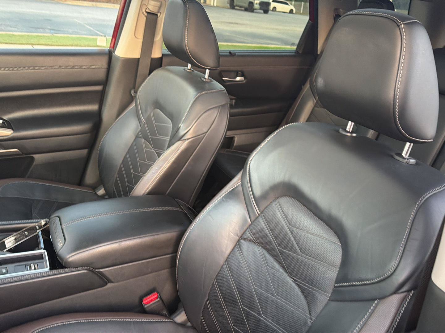Used 2022 Nissan Pathfinder Platinum w/ Cargo Package FWD image 32