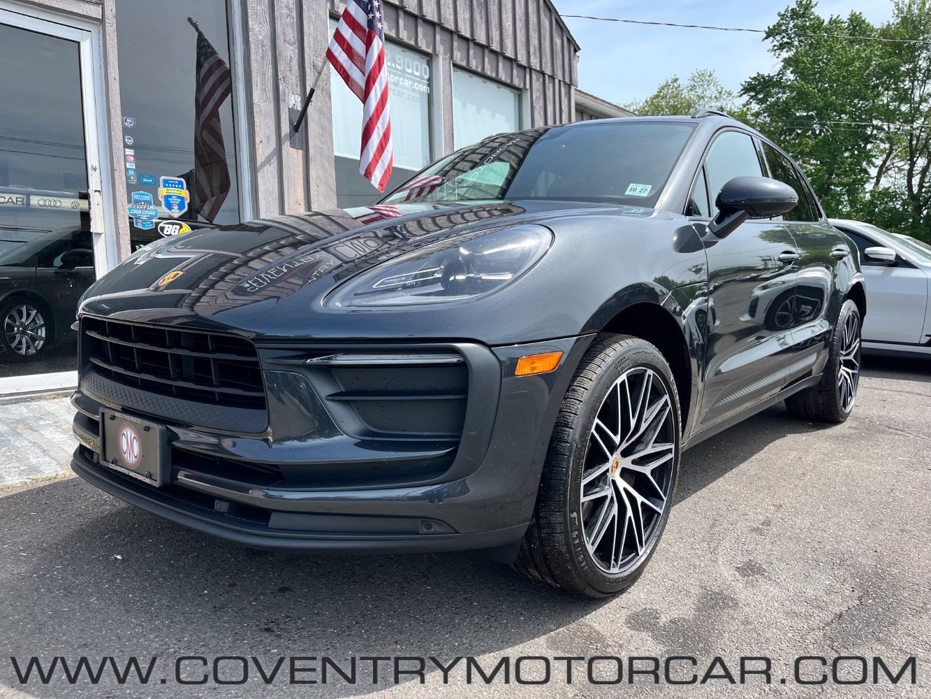Used 2022 Porsche Macan AWD/4WD image 2