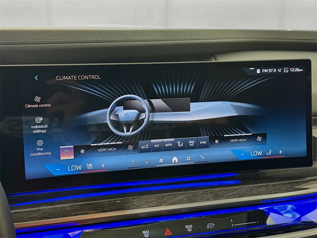 Used 2024 BMW i7 xDrive60 image 16