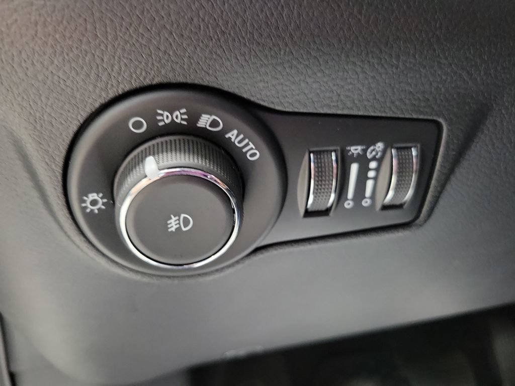 Used 2026 Jeep Compass Trailhawk AWD/4WD image 39