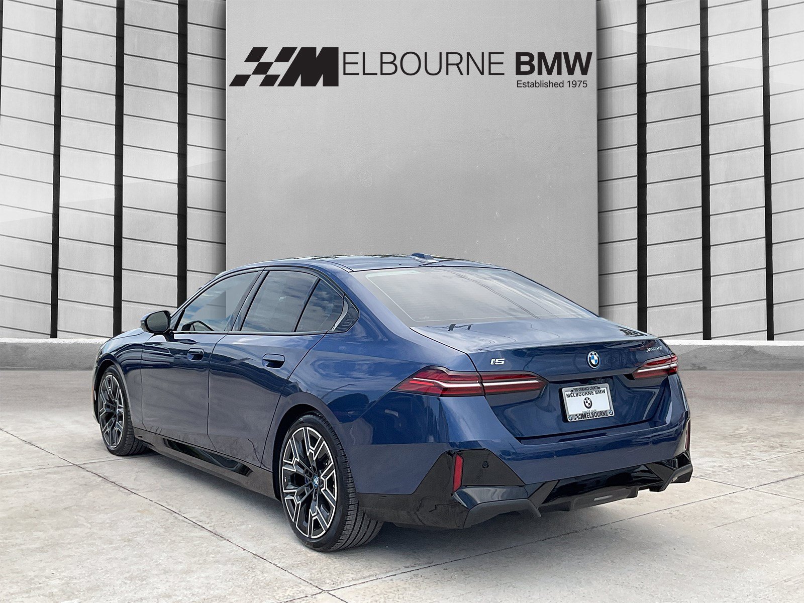 Certified 2025 BMW i5 xDrive40 w/ M Sport Package AWD/4WD image 6
