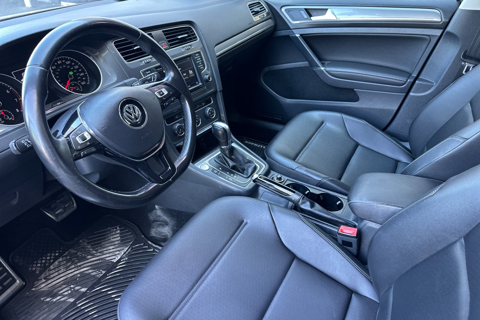 Used 2017 Volkswagen Golf Alltrack AWD/4WD image 10