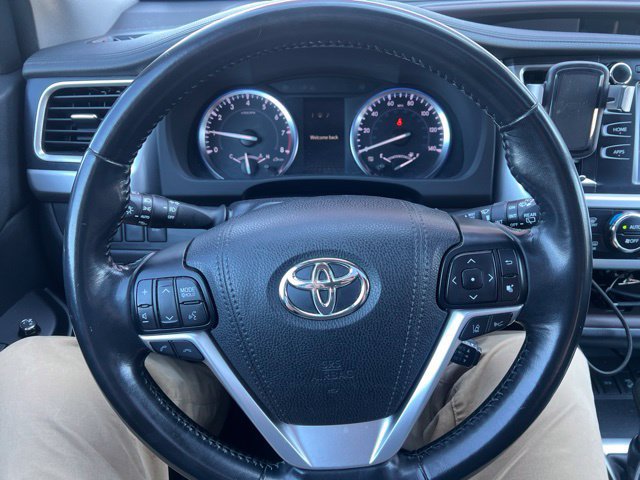 Used 2017 Toyota Highlander XLE AWD/4WD image 14
