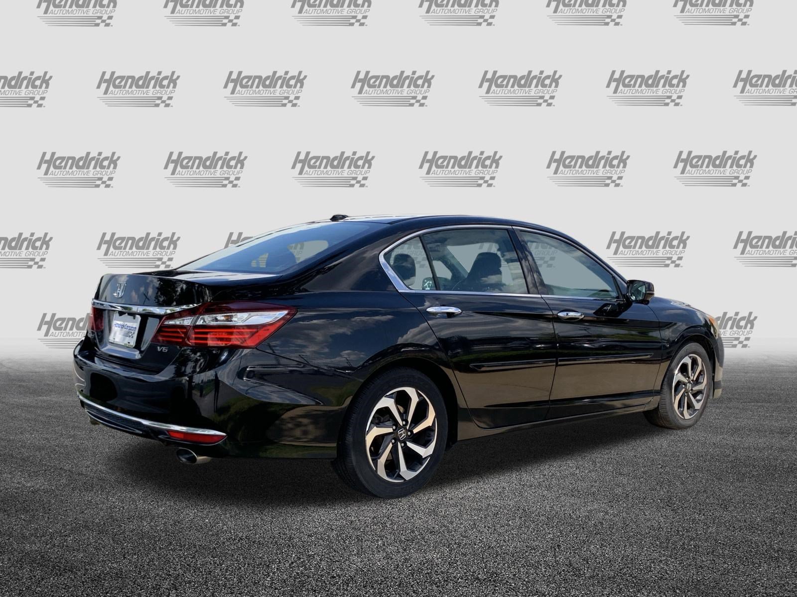 Used 2017 Honda Accord EX-L image 10