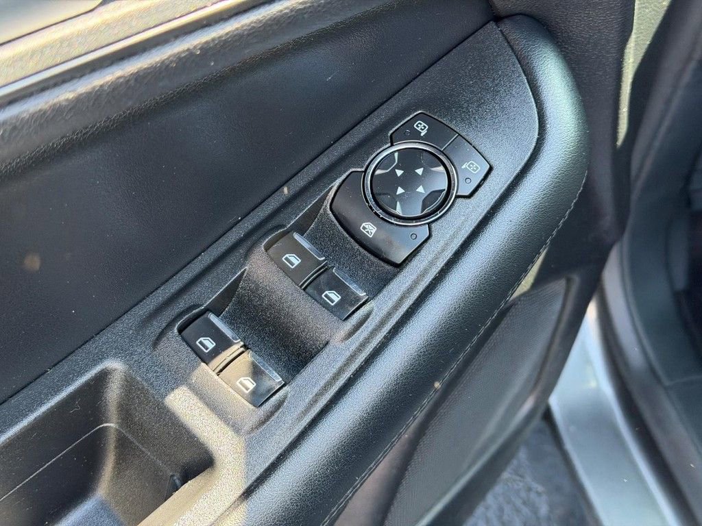 Used 2020 Ford Edge SE FWD image 14