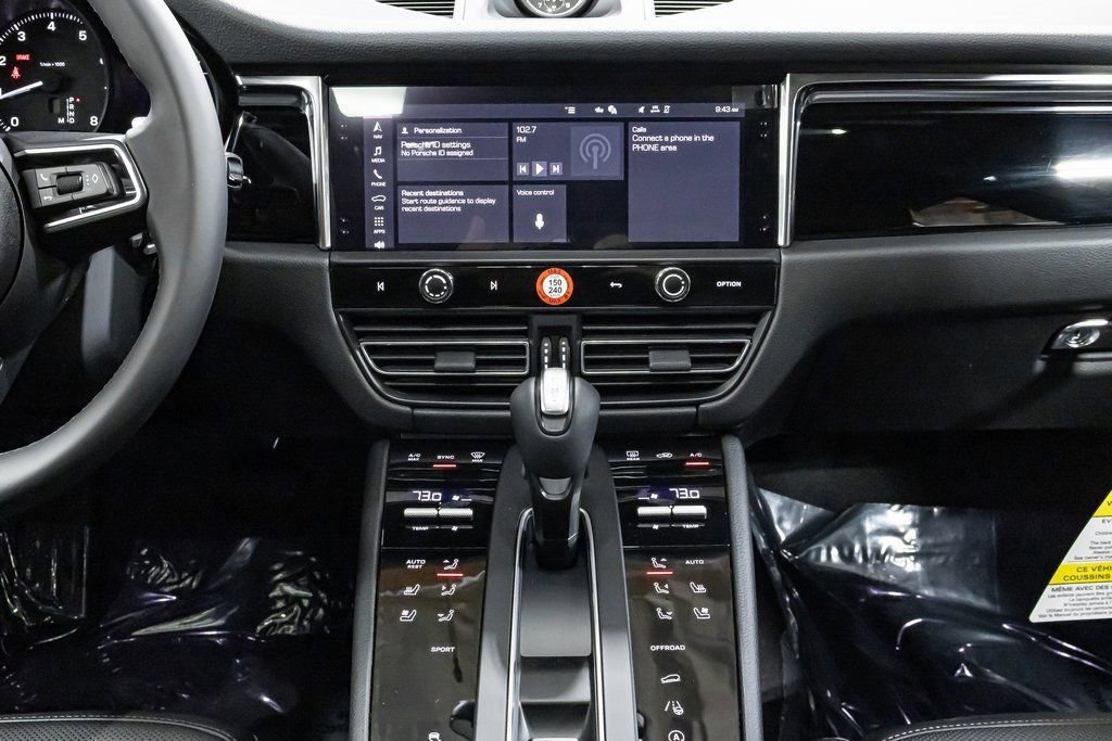 Certified 2025 Porsche Macan AWD/4WD image 17