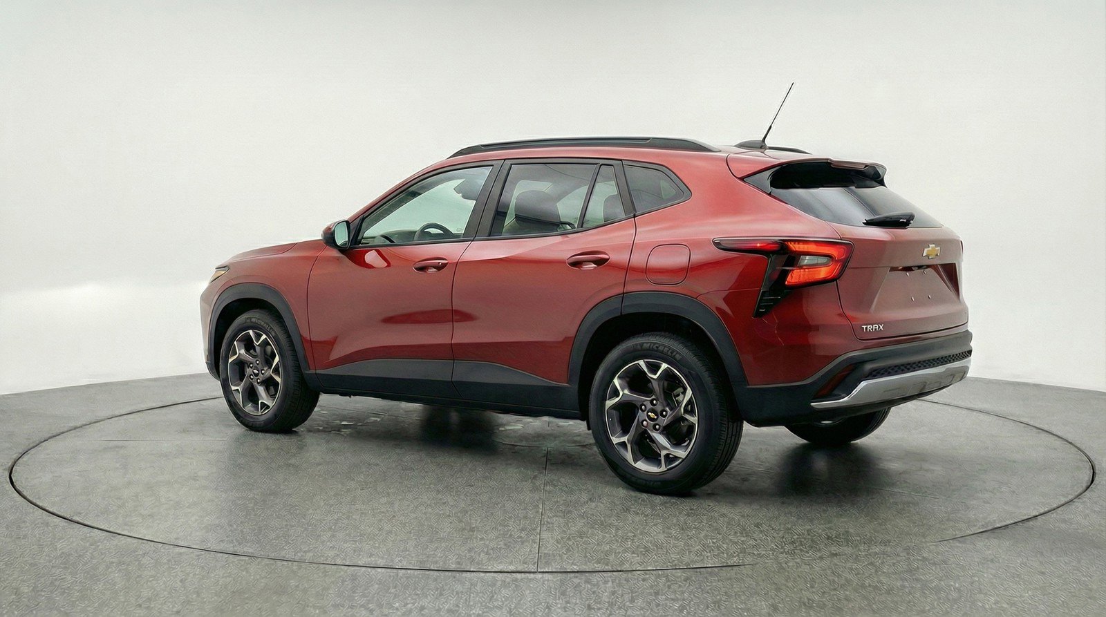 Used 2025 Chevrolet Trax LT FWD image 6