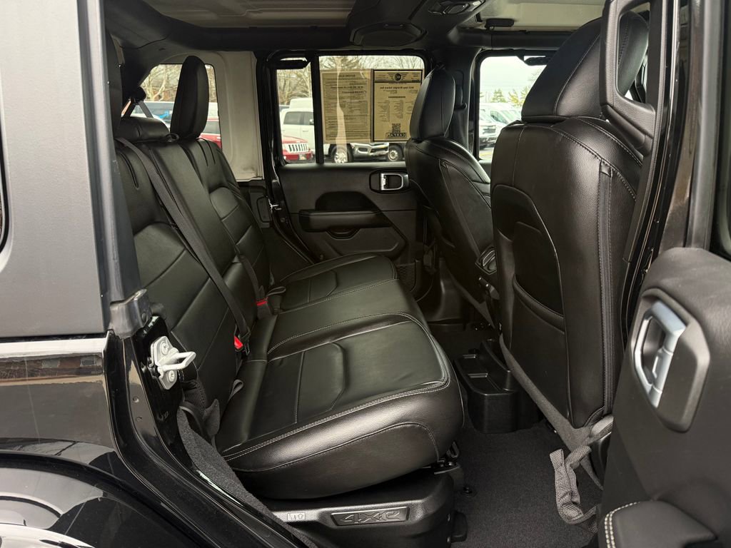 Used 2023 Jeep Wrangler Unlimited Sahara w/ Cold Weather Group image 15