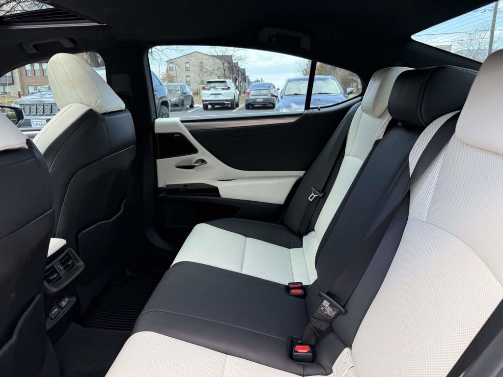 Used 2024 Lexus ES 300h F Sport w/ Accessory Package (Z2) image 16