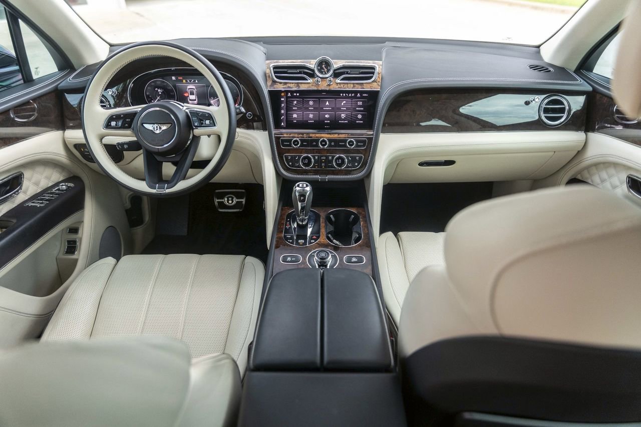 Used 2021 Bentley Bentayga AWD/4WD image 46