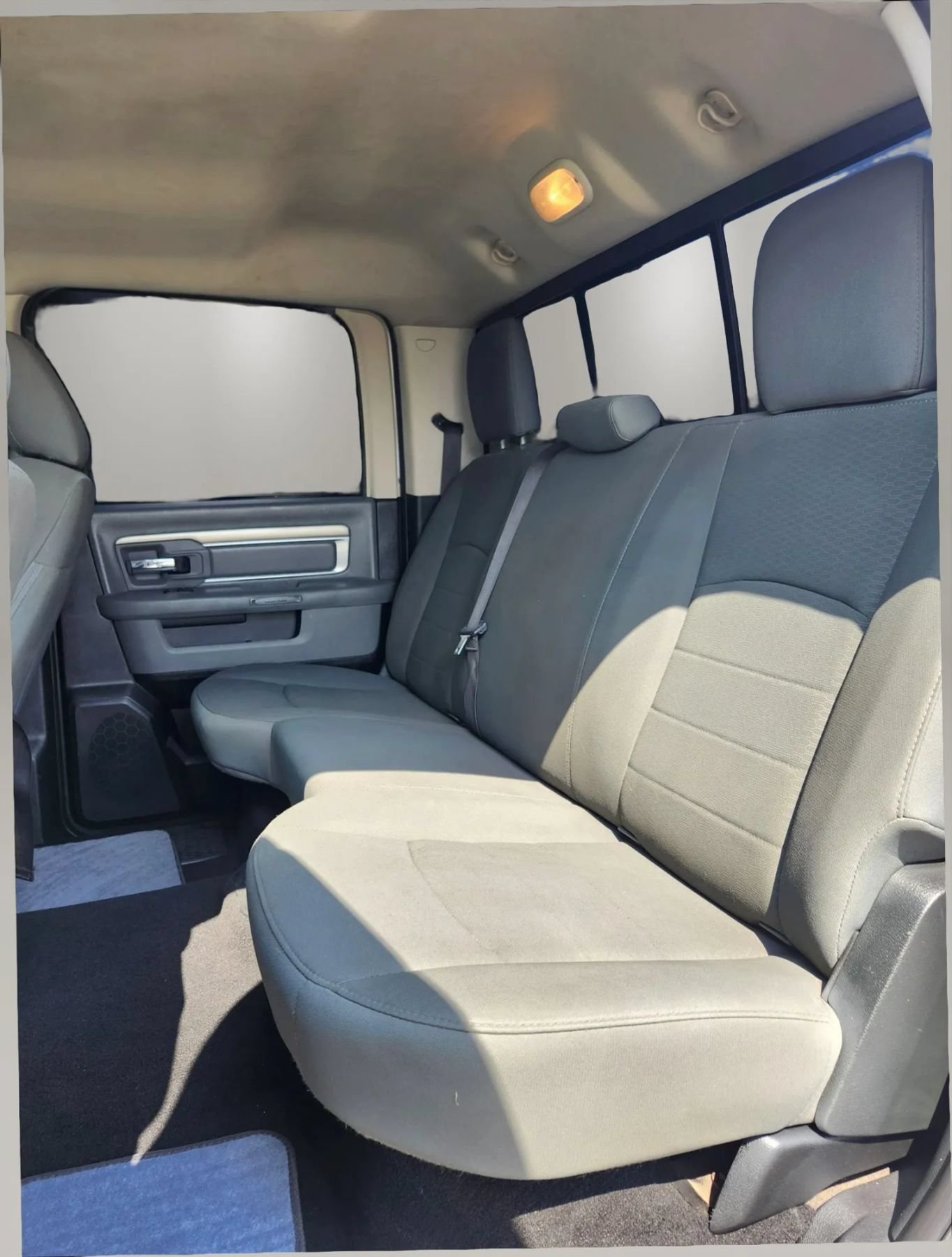 Used 2018 RAM 1500 Classic SLT AWD/4WD image 18