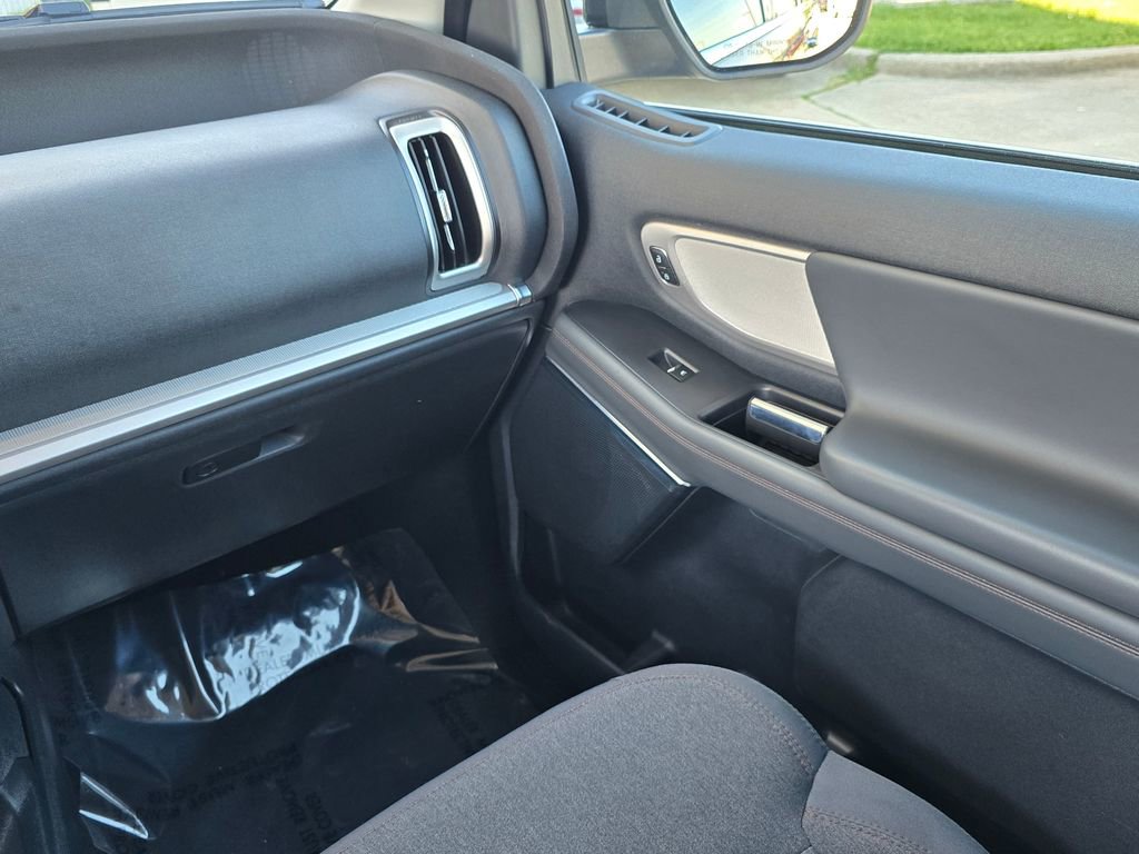 Used 2025 Ford Expedition Active image 24