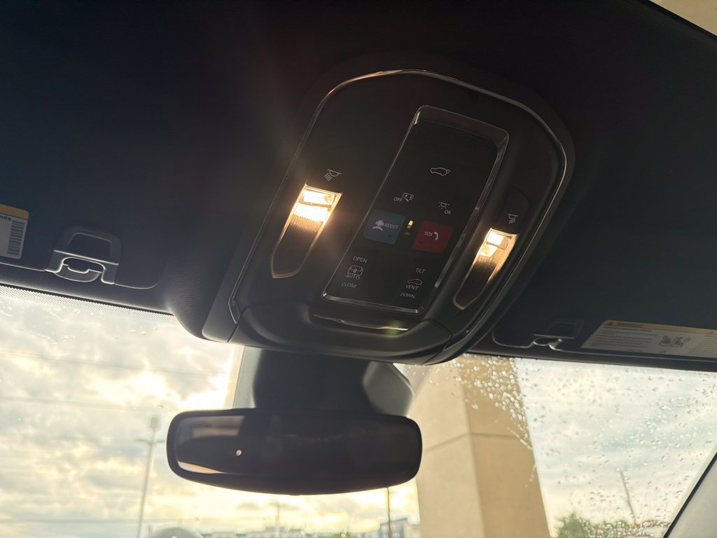Used 2024 Jeep Grand Cherokee Altitude AWD/4WD image 14
