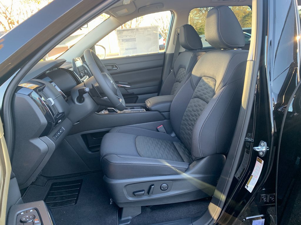 New 2025 Nissan Pathfinder SV image 7