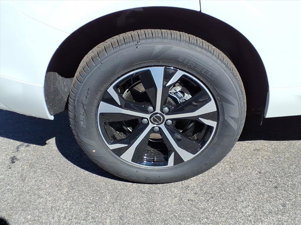 New 2026 Volvo XC60 B5 Core w/ Climate Package image 7