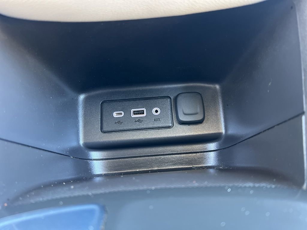 Used 2021 Chevrolet Equinox LT image 23