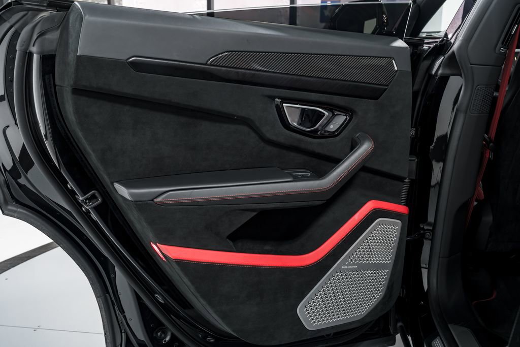 Used 2023 Lamborghini Urus Performante AWD/4WD image 31