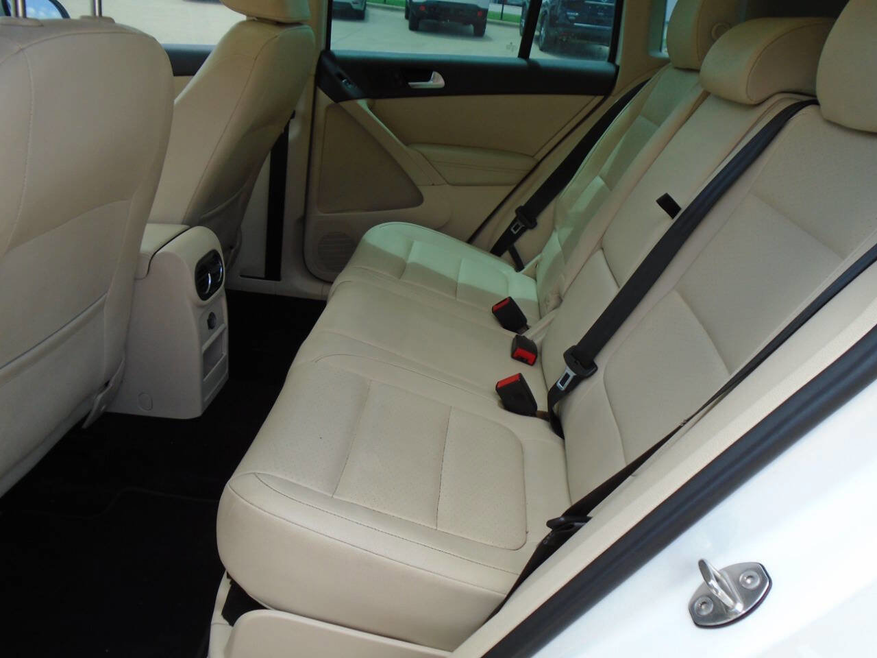 Used 2012 Volkswagen Tiguan SE FWD image 10