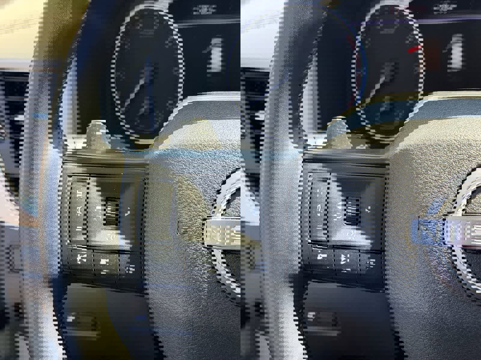 Certified 2025 Nissan Rogue SV image 14