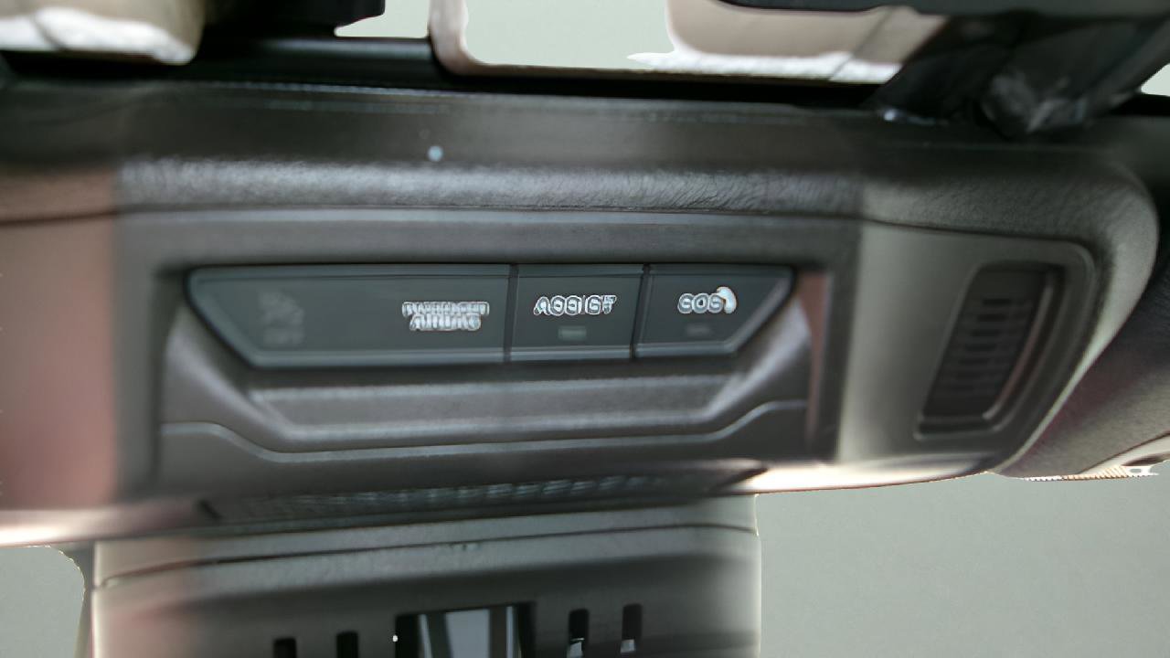 Used 2025 Jeep Wrangler Unlimited Rubicon 4xe w/ Convenience Group AWD/4WD image 16