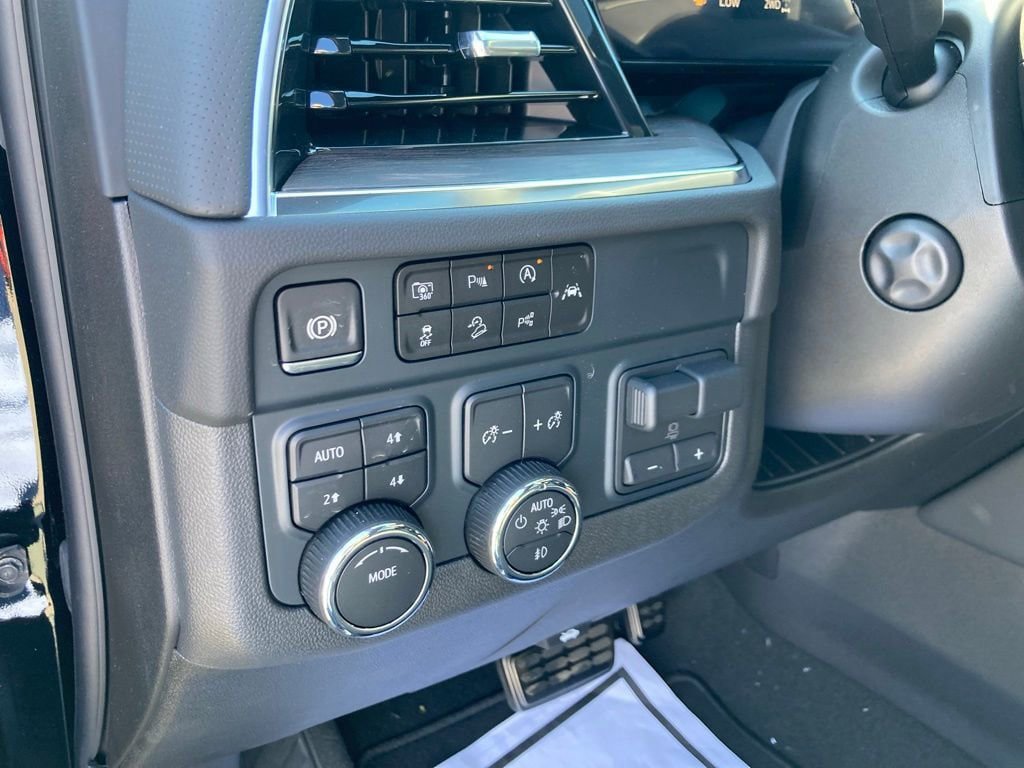 New 2025 Chevrolet Suburban Premier AWD/4WD image 19