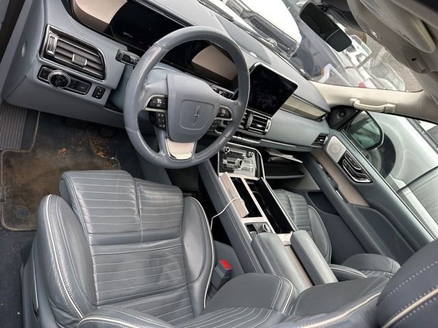 Used 2020 Lincoln Navigator Black Label w/ Cargo Convenience Package image 10