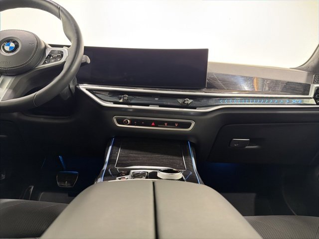 Used 2025 BMW X7 xDrive40i w/ Executive Package image 40
