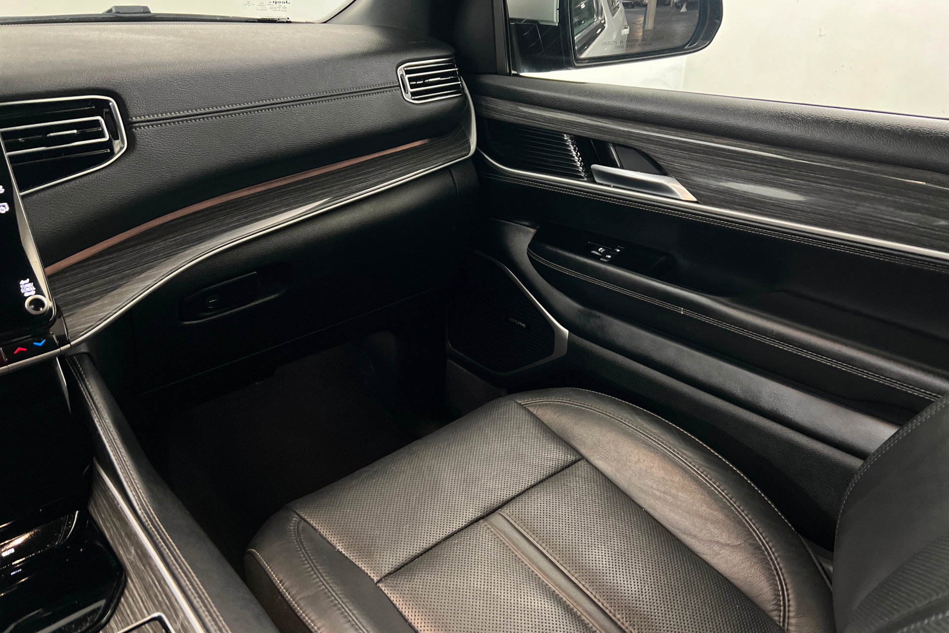 Used 2022 Jeep Wagoneer Series II AWD/4WD image 10