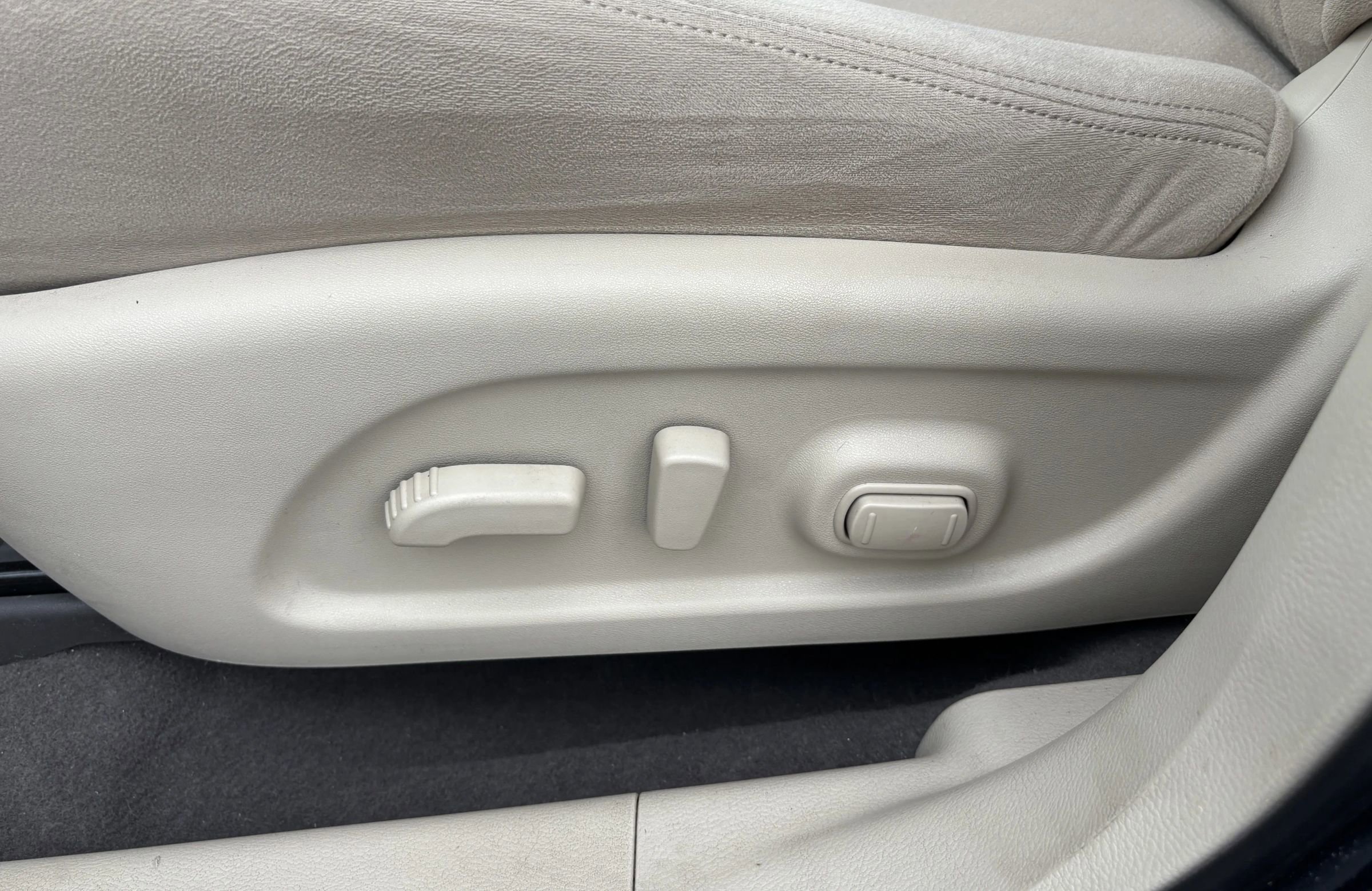 Used 2016 Nissan Murano SV w/ Cargo Package image 14