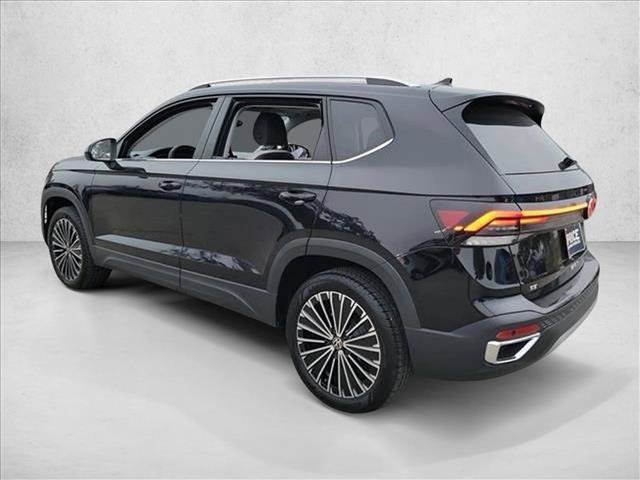 Used 2025 Volkswagen Taos SE w/ Panoramic Sunroof Package image 9