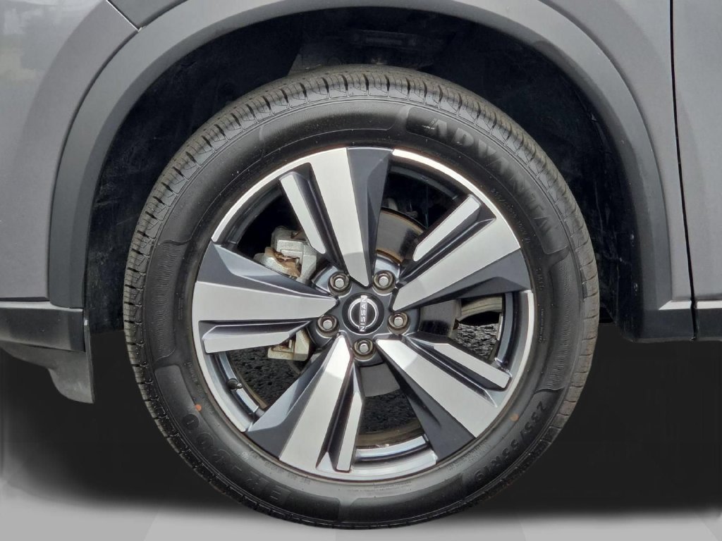 Used 2025 Nissan Rogue SL FWD image 11