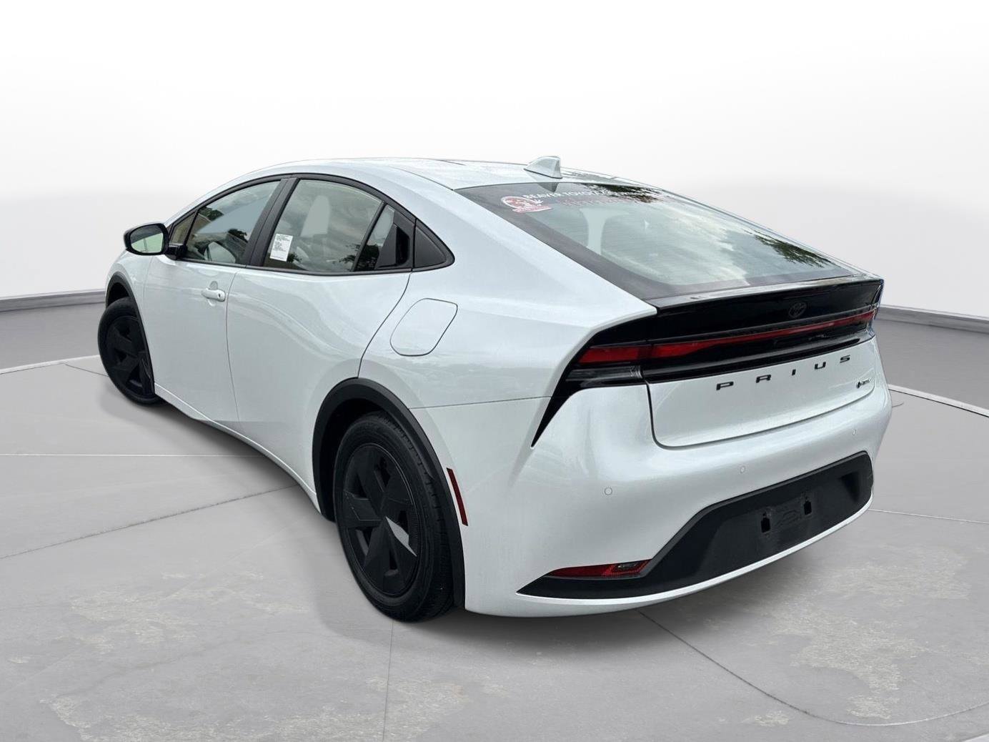 Used 2025 Toyota Prius LE FWD image 8