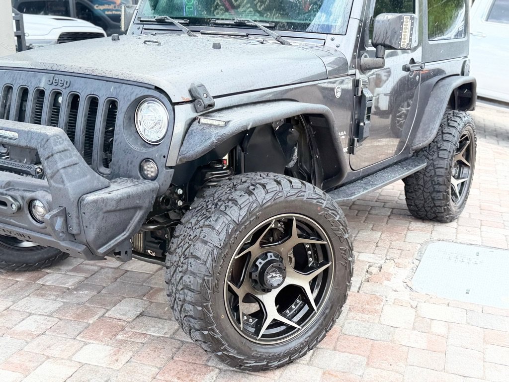 Used 2018 Jeep Wrangler Sahara w/ Connectivity Group AWD/4WD image 20