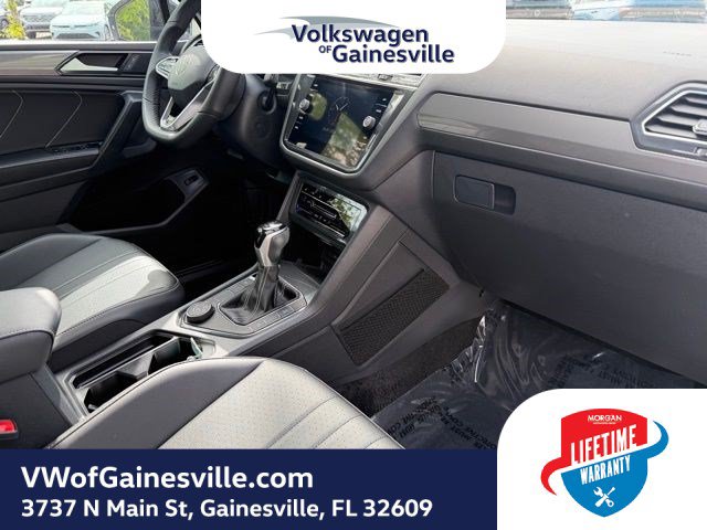 Certified 2024 Volkswagen Tiguan SE R-Line AWD/4WD image 10
