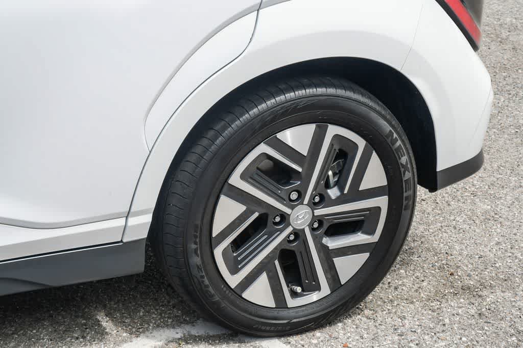 Used 2023 Hyundai Kona SE FWD image 11