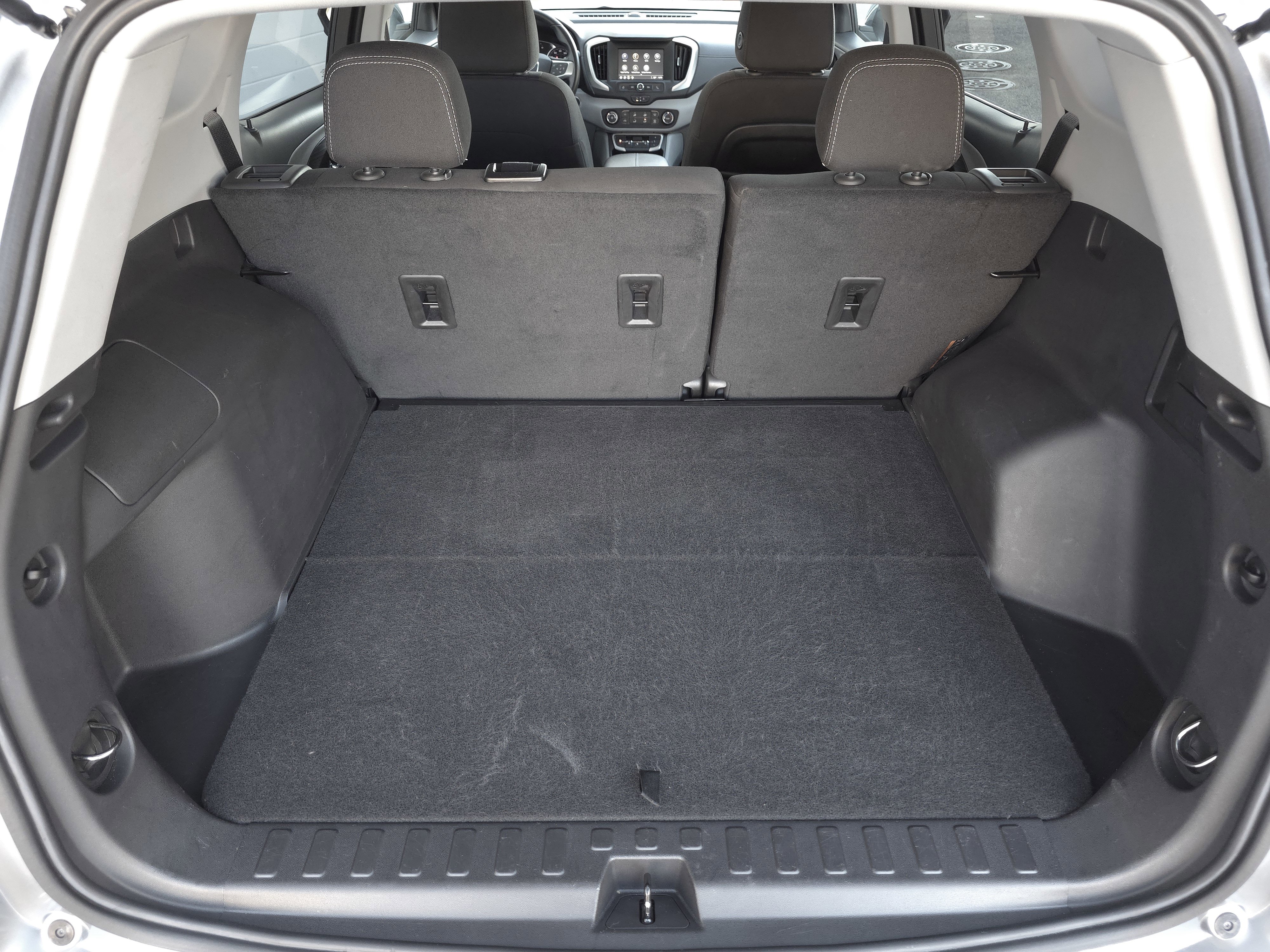 Used 2024 GMC Terrain SLE image 29