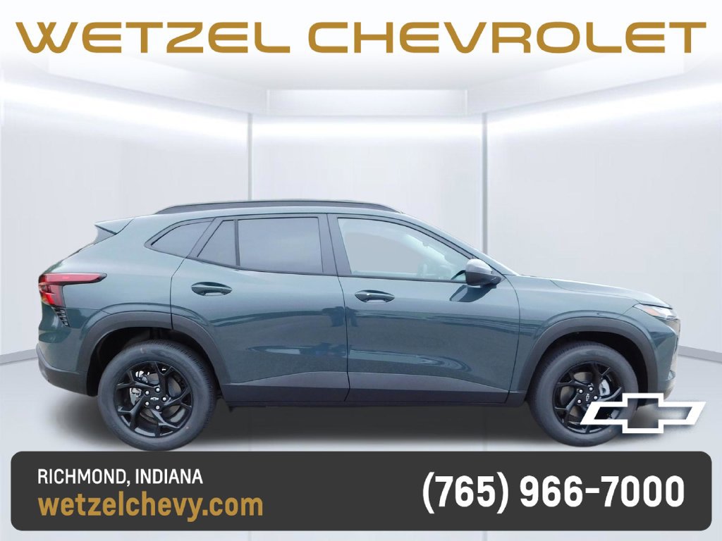 New 2026 Chevrolet Trax LT w/ Midnight Edition FWD image 2