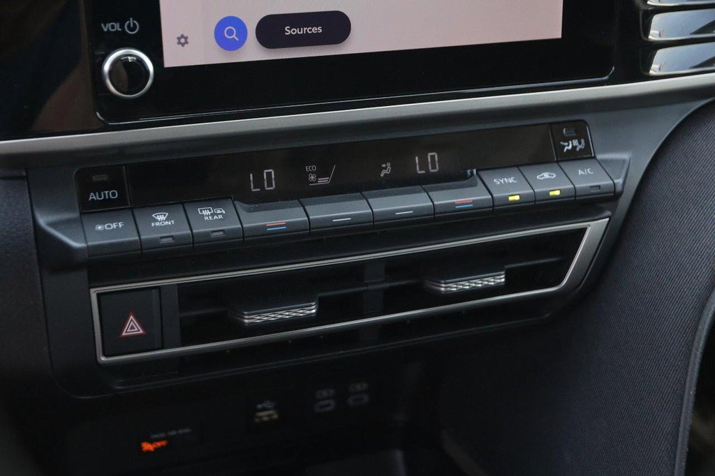 Used 2025 Toyota Camry LE image 17