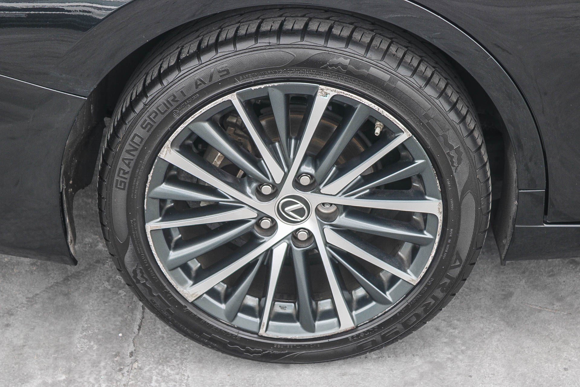 Used 2024 Lexus ES 300h w/ Premium Package FWD image 12