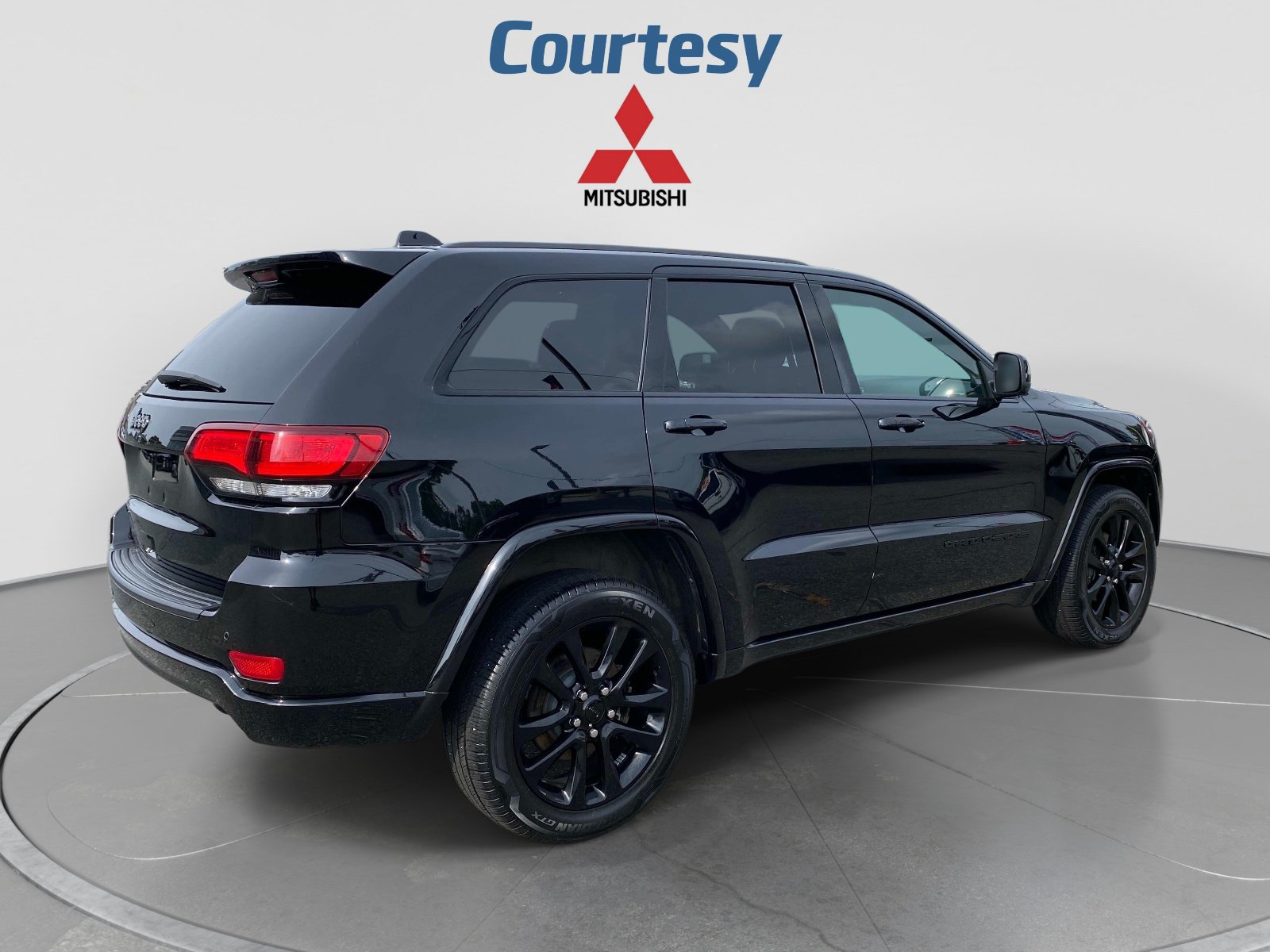 Used 2020 Jeep Grand Cherokee Altitude AWD/4WD image 6