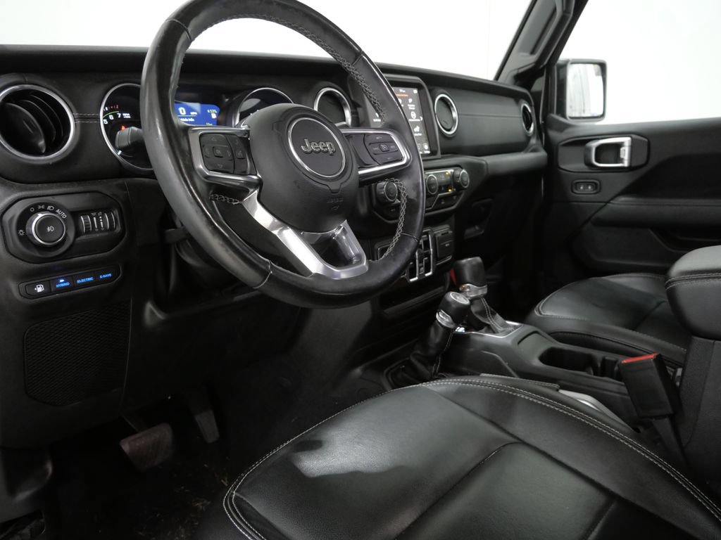 Used 2022 Jeep Wrangler Unlimited Sahara w/ Cold Weather Group AWD/4WD image 11