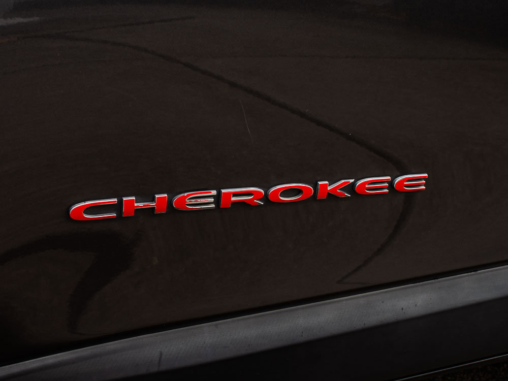 Used 2016 Jeep Cherokee Limited image 10