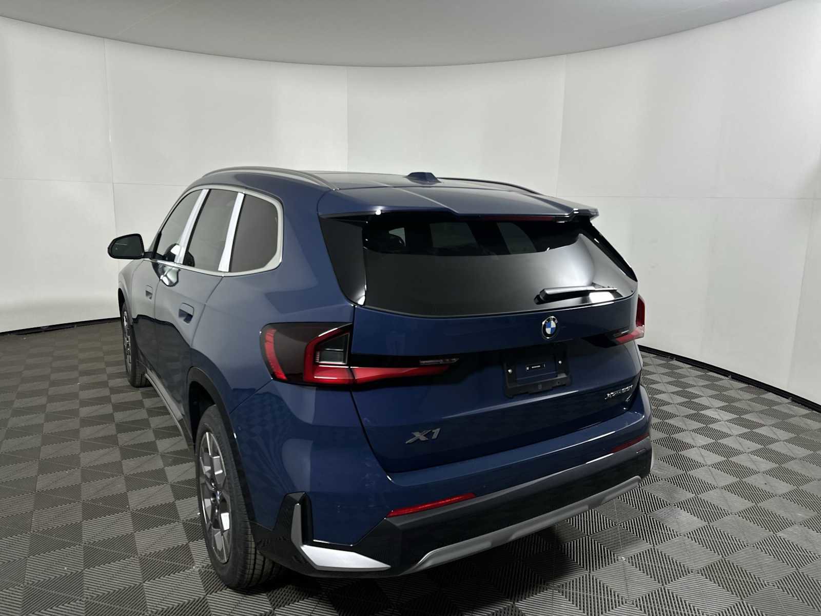 New 2026 BMW X1 xDrive28i w/ Convenience Package image 3