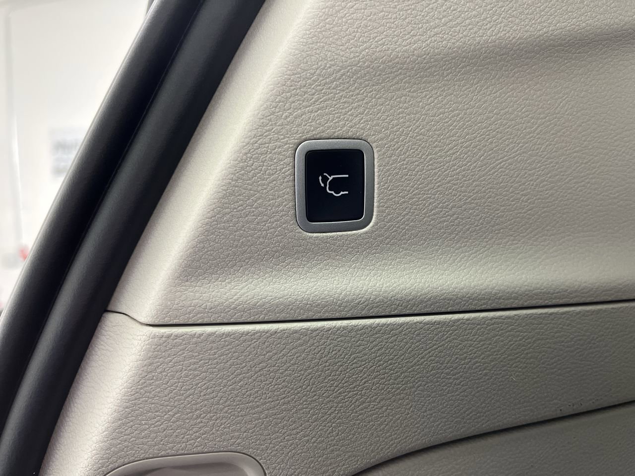 Used 2024 Chrysler Pacifica Touring-L FWD image 30