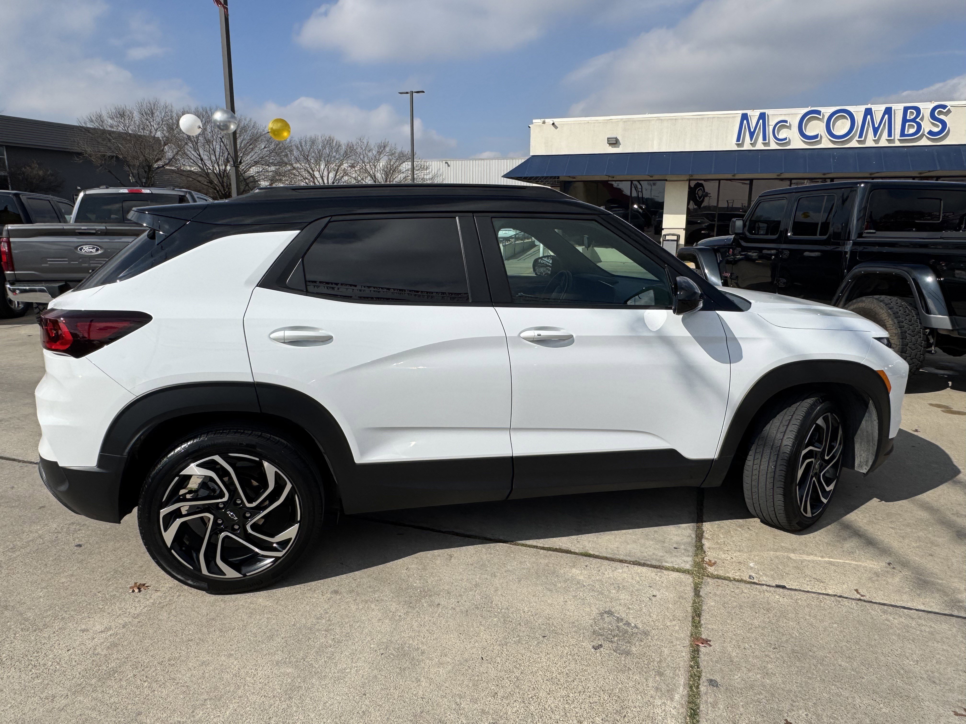 Used 2024 Chevrolet TrailBlazer RS w/ Driver Confidence Package image 4